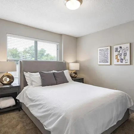 Apartment Landing Modern With Amazing Amenities *