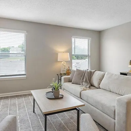 Apartment Landing Modern With Amazing Amenities Nashville