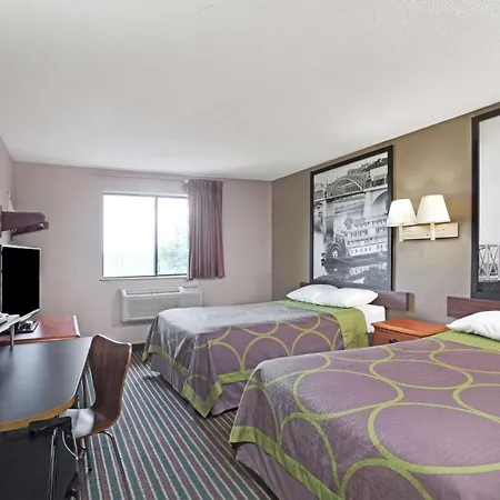 Super 8 By Wyndham Nashville/ Dntn/ Opryland Area Hotel