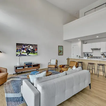 Holiday home - 635 7th Ave S Unit 610 *