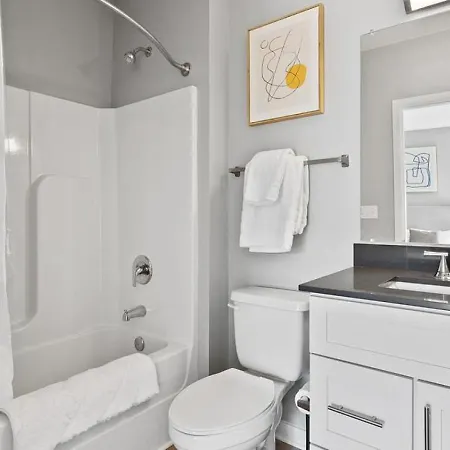 Apartment Landing At Fifty Forty Flats - 2 Bedrooms In Lenox Village Nashville