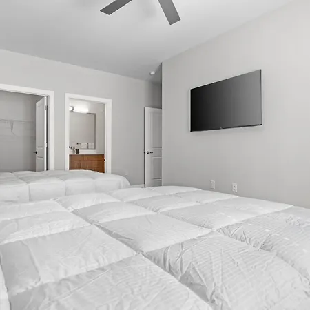 The Celebrity The Gulch Apartment *