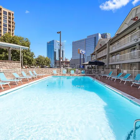 Inn Comfort Downtown - Music Center 4*