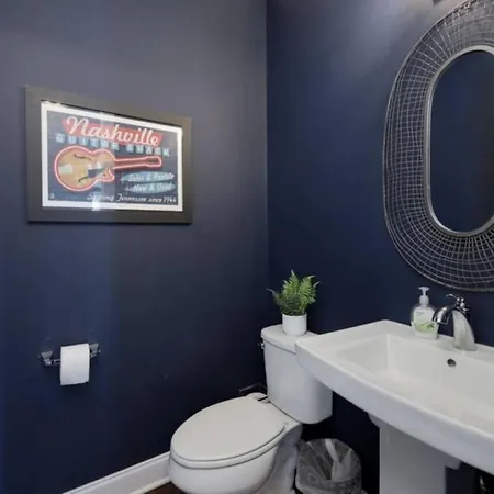 Weho Home, Geodis Park, Private Movie Theater! 10min To Broadway! Sleeps 10! * Nashville