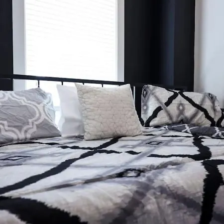 Holiday home Weho Home, Geodis Park, Private Movie Theater! 10min To Broadway! Sleeps 10!