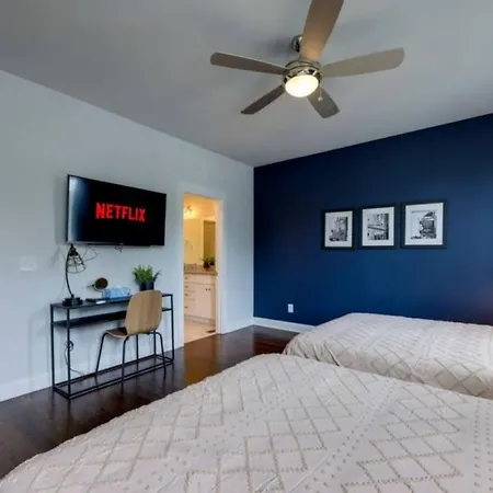 Weho Home, Geodis Park, Private Movie Theater! 10min To Broadway! Sleeps 10! Holiday home Nashville