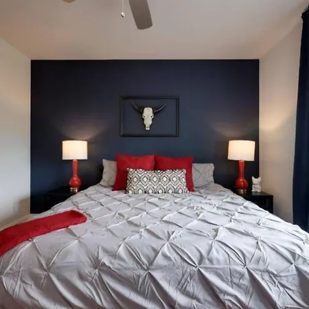 Holiday home Weho Home, Geodis Park, Private Movie Theater! 10min To Broadway! Sleeps 10!