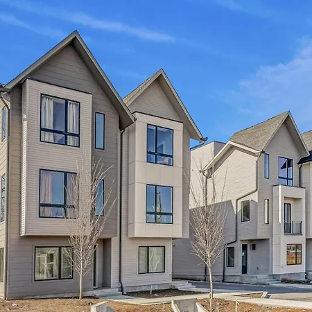 East Townhome 5min To Grand Ole Opry! Rooftop Deck, Grill, Tv And Golf Holiday home Nashville