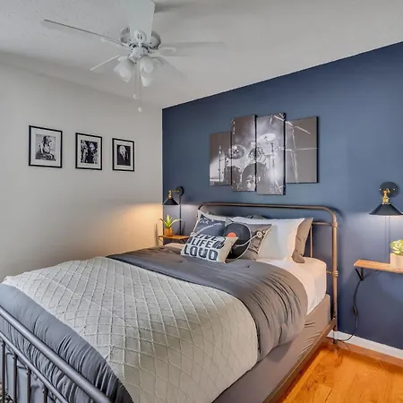 East Nash 12 Mins To Broadway Sleeps 6