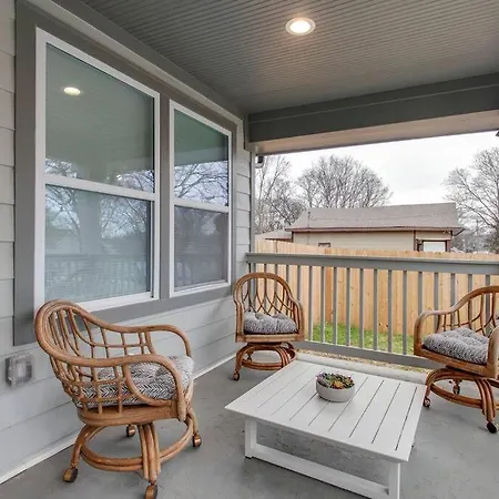 Holiday home New Spacious 2 Miles From Downtown