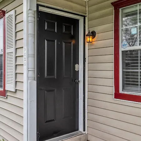 East Nash 12 Mins To Broadway Sleeps 6 *
