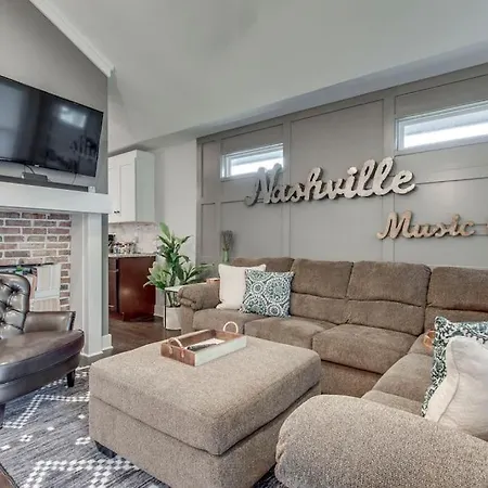 New Spacious 2 Miles From Downtown Holiday home Nashville