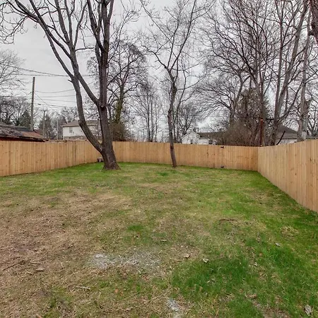 New Spacious 2 Miles From Downtown Holiday home Nashville