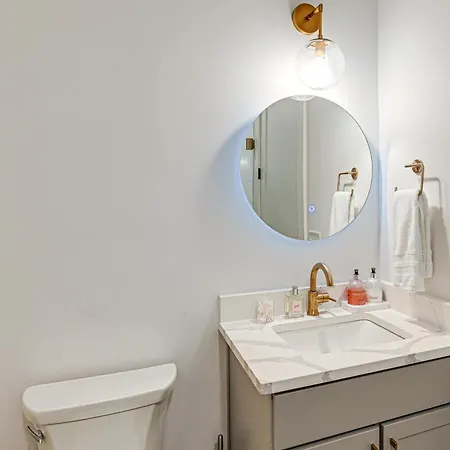 Modern 2 Mi To Broadway And Downtown Apartment