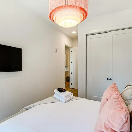 Modern 2 Mi To Broadway And Downtown Apartment *