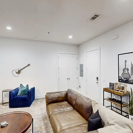 Lofts At 30th - Urban Row Apartment