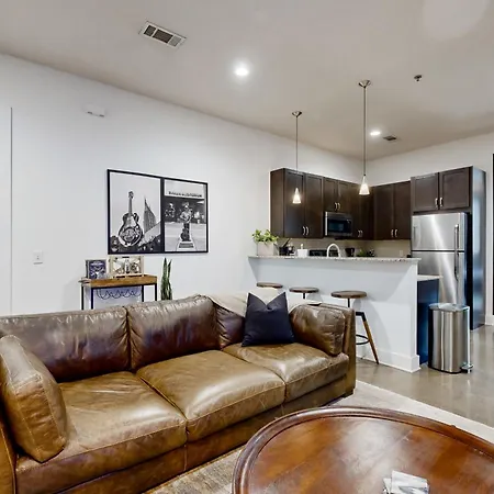 Lofts At 30th - Urban Row Apartment *