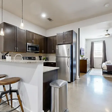Lofts At 30th - Urban Row Apartment *