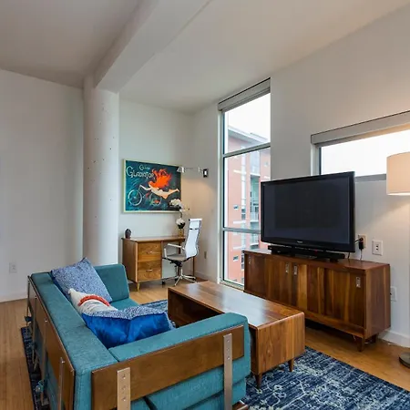 Artsy Extended Retreat Downtown Holiday home