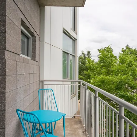 Unfurnished Amazing Layout W Balcony & Storage 30 Day Minimum Holiday home *