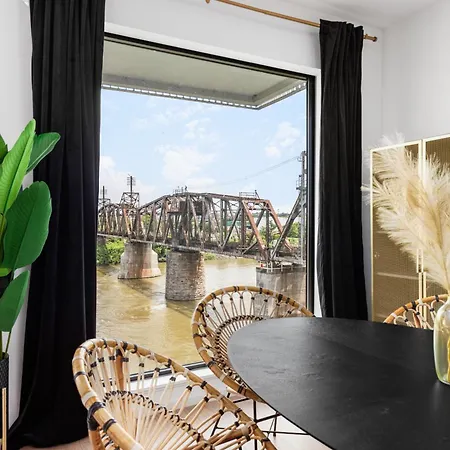 River View High-end With Private Patio And Free Parking Holiday home