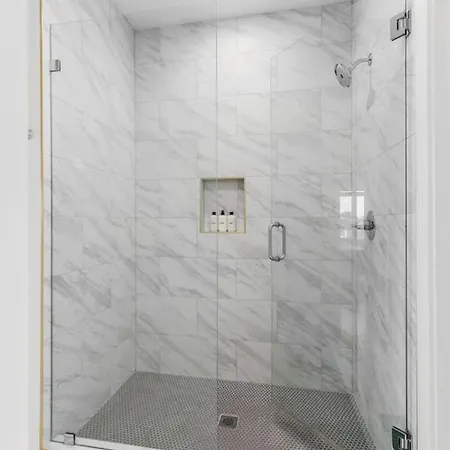 Walk To Belmont, 12 South With Private Patio And Garage Holiday home *