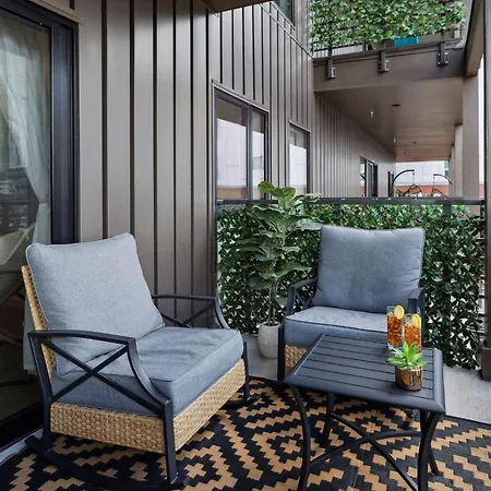 Holiday home Riffs - 2 Unit Odyssey Combo - Heart Of Midtown