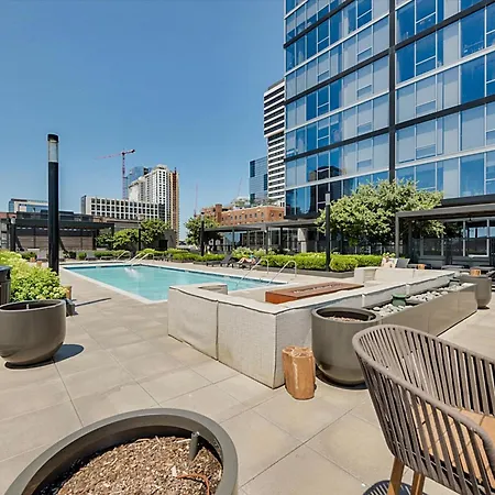Global Luxury Downtown Apartment