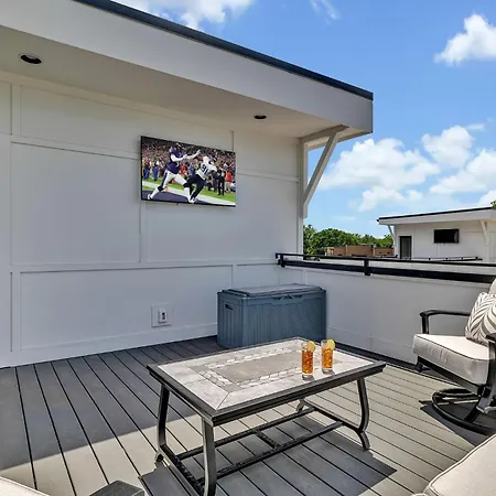 Holiday home Bass - Private Rooftop - 8 Mins To Broadway *