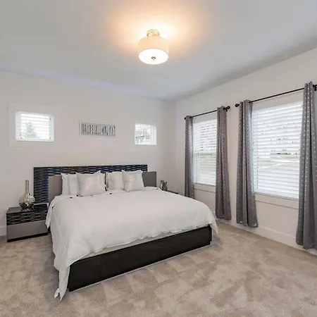 New Luxury Big House Near Gulch 4 King 4 Queen 2 Twin * Nashville