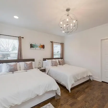 New Luxury Big House Near Gulch 4 King 4 Queen 2 Twin Holiday home