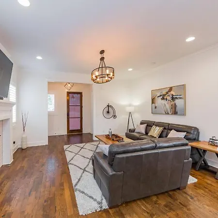 New Luxury Big House Near Gulch 4 King 4 Queen 2 Twin * Nashville