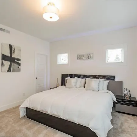 New Luxury Big House Near Gulch 4 King 4 Queen 2 Twin