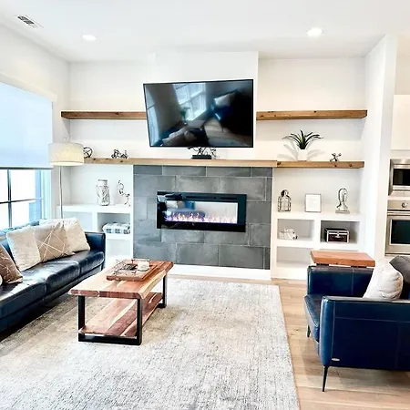 Luxurious Morden Loft Huge Rooftop & Skyline Views Holiday home *