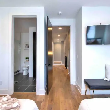 Luxurious Morden Loft Huge Rooftop & Skyline Views