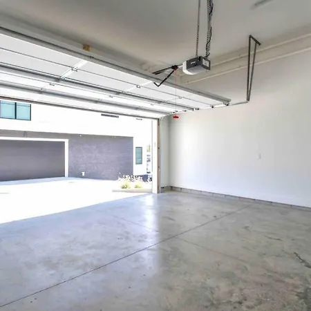 Luxurious Morden Loft Huge Rooftop & Skyline Views Holiday home Nashville