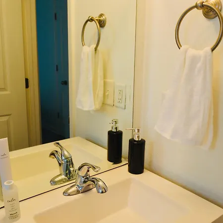 Beautiful Condo,minutes From Broadway Sleep 6! Nashville