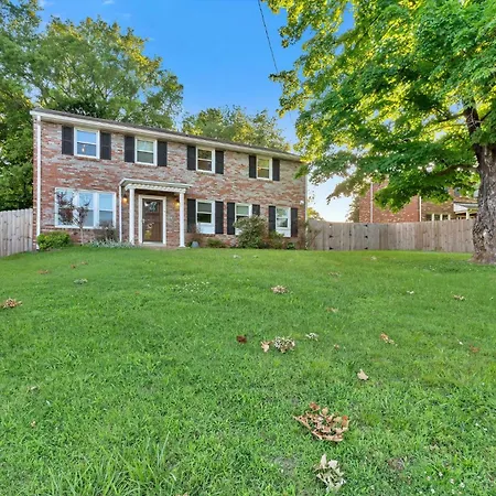 Holiday home E Nash Sf 5mi From Broadway Chef's Kitchen Nashville