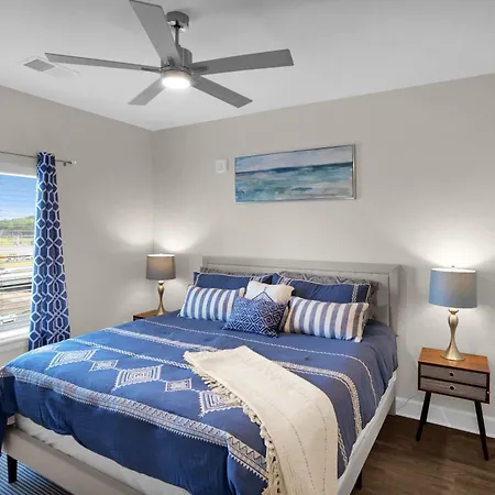 Hendrix Pool Gym Free Parking Apartment *