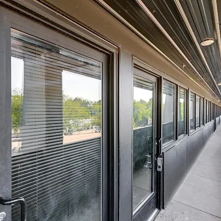 Modern Condo: 5 Mi To Downtown!