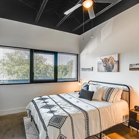 Modern Condo: 5 Mi To Downtown! * Nashville