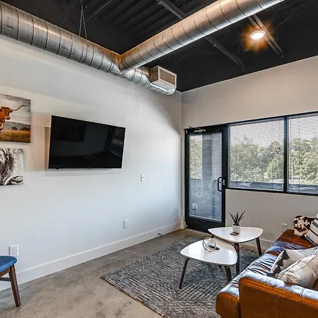 Holiday home Modern Condo: 5 Mi To Downtown!