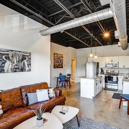 Modern Condo: 5 Mi To Downtown! Nashville