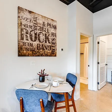 Modern Condo: 5 Mi To Downtown!
