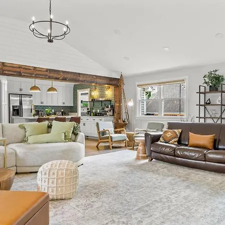 Luxury Oasis - Airport, Downtown, Opry, Holiday home Nashville