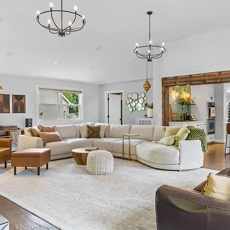 Luxury Oasis - Airport, Downtown, Opry, Holiday home