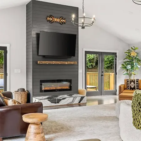 Luxury Oasis - Airport, Downtown, Opry, Holiday home