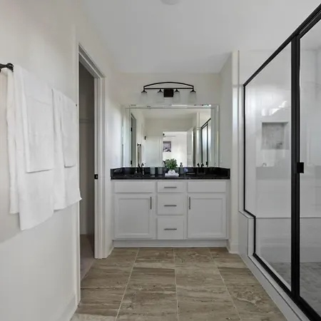 Holiday home 1 King 2 Queens Garage Yard Washer & Dryer Nashville