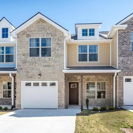 Holiday home 1 King 2 Queens Garage Yard Washer & Dryer Nashville