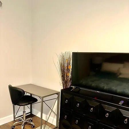 Apartment Spacious With Great Amenities Free Garage Parking